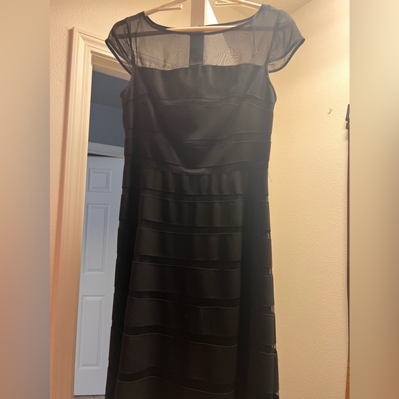 Women’s black dress size 2 - Picture 2 of 2